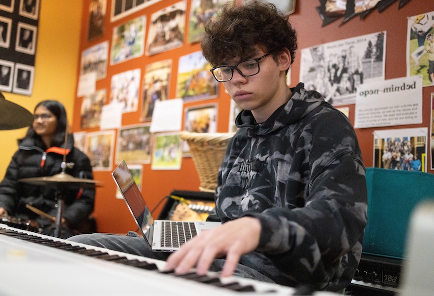 11th-grade students in Advanced Music class