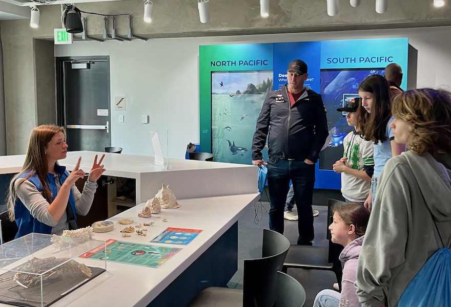 Gr_6-7_Marine_Biology_Seattle_Aquarium_April-17-2026_1 Middle School students on field trip to the Seattle Aquarium